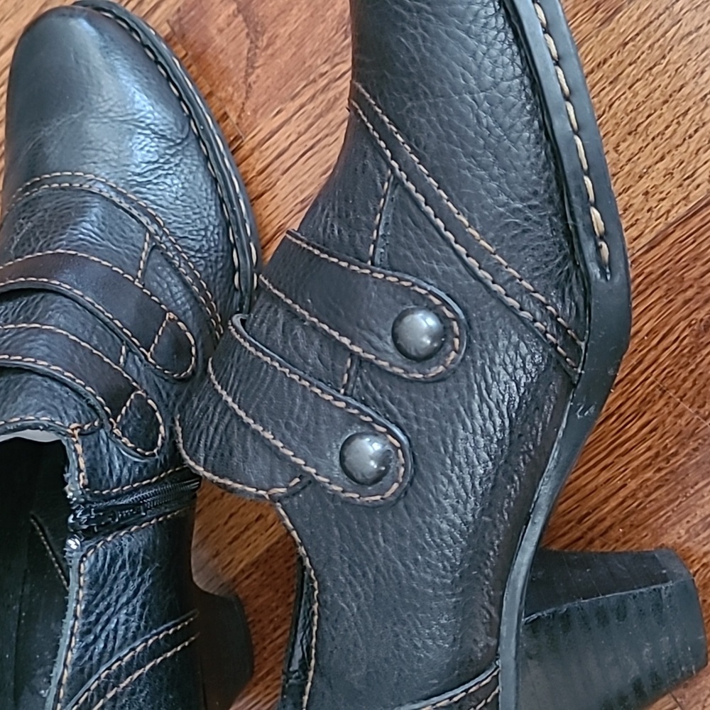 Born Black Leather Ankle Zip Rounded Toe Heeled Booties Women's Size 9.5